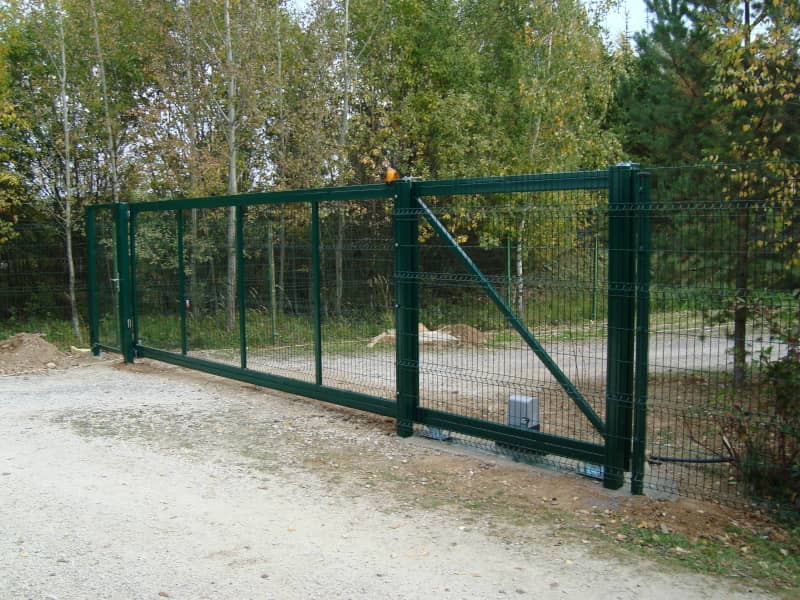 Сетчатый забор DoorHan в Благовещенске с установкой