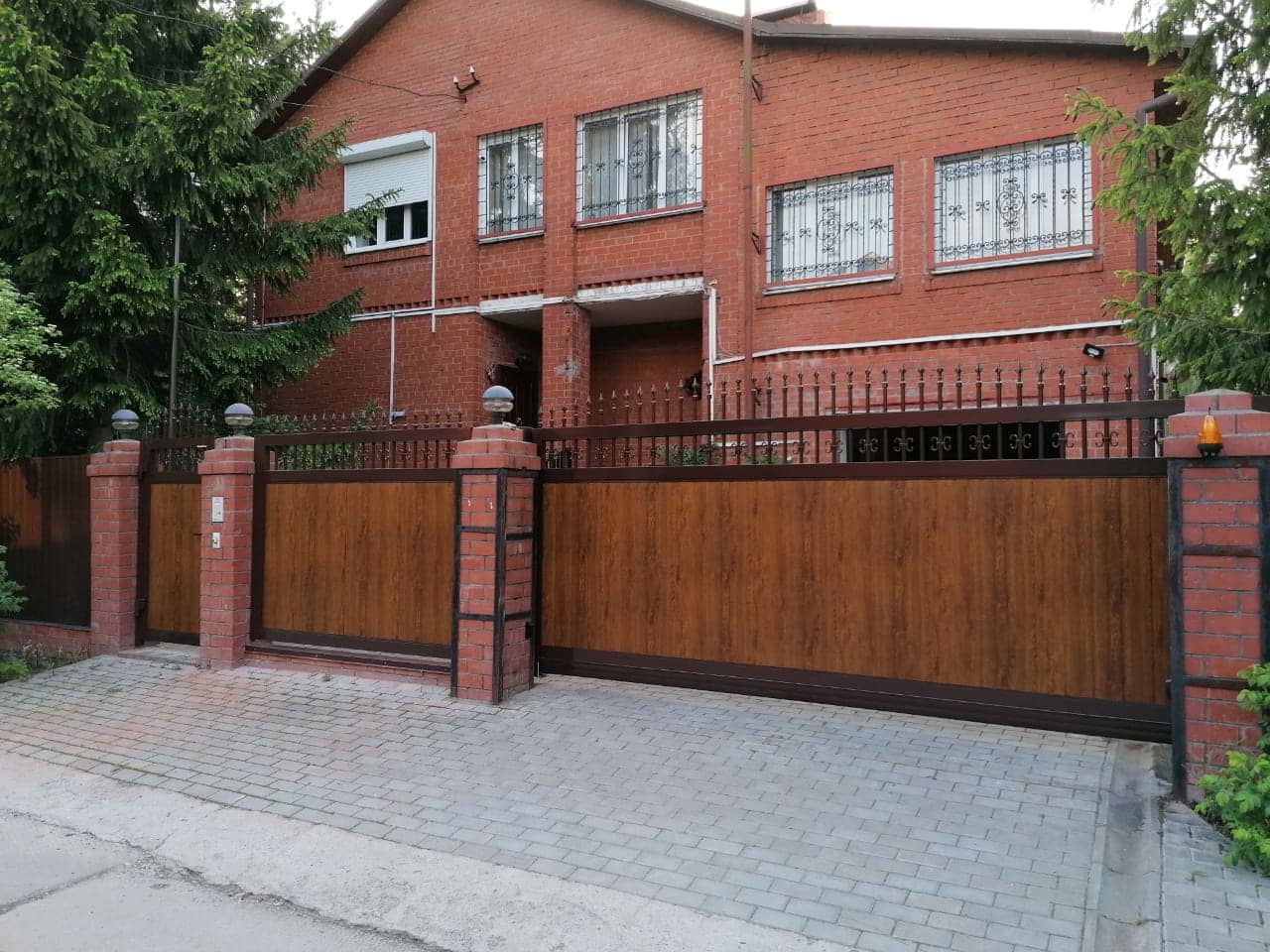 Уличные ворота DoorHan в Благовещенске с установкой