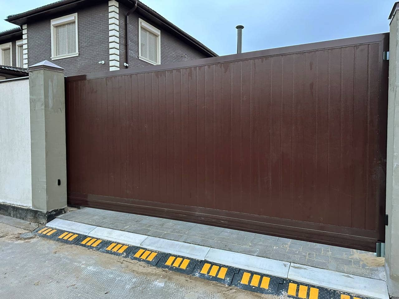 Уличные ворота DoorHan в Благовещенске с установкой